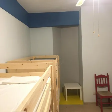 Past Or Trail Hostel