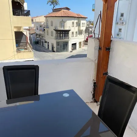 Past Or Trail Hostel Larnaca